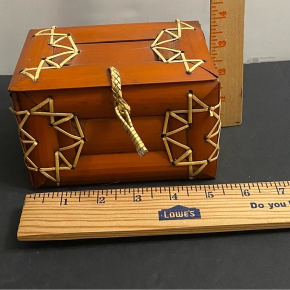 Vintage Hand Made Bamboo Box, Small Size: 5 5/8” L. X 3.5” X 3.5”, Unmarked - Picture 4 of 13